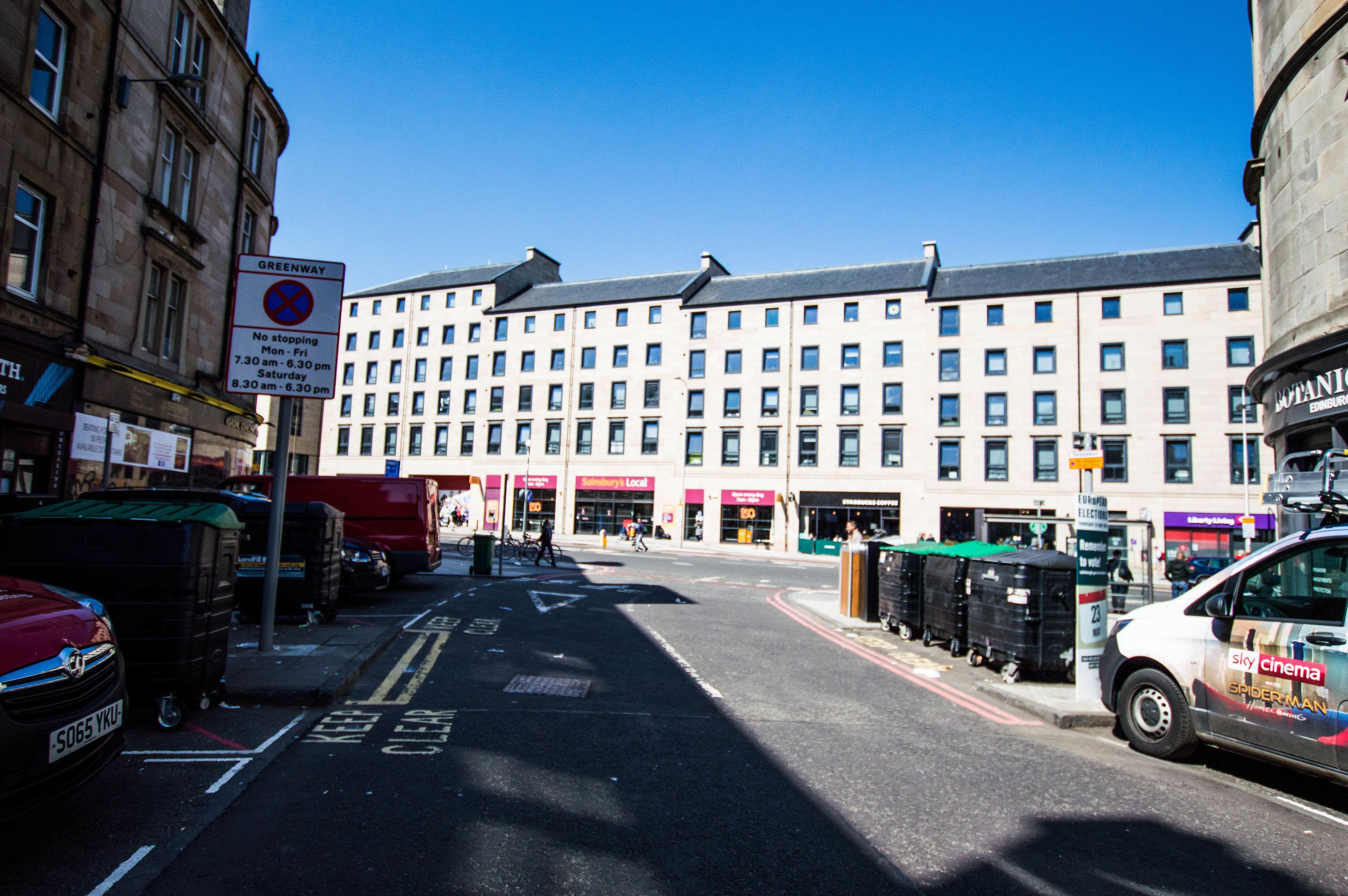 Montgomery Apartments - Crighton — Photos 2